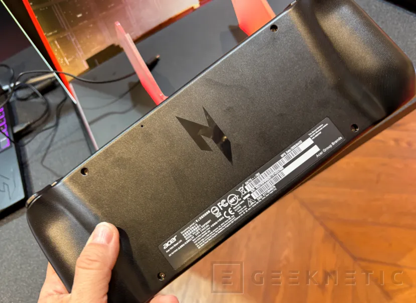 Geeknetic Acer Nitro Blaze: una consola portátil basada en Linux para jugar en streaming 3