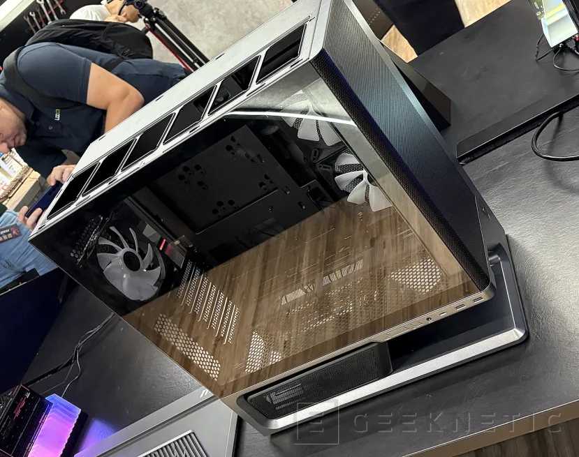 Geeknetic MSI introduce dos modelos sobre la nueva caja MSI Vista con entrada potenciada de aire 3