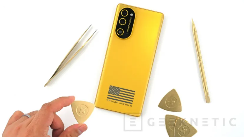 Geeknetic iFixit desmonta el T1 de Trump Mobile y confirma la sospecha: no era un móvil estadounidense, sino un Android ya conocido 2