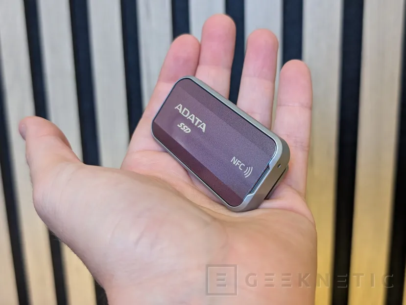 Geeknetic ADATA URBAN TAPSAFE Review: el SSD de 2.000 MB/s con NFC que se desbloquea acercando tu móvil  7