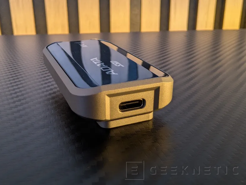 Geeknetic ADATA URBAN TAPSAFE Review: el SSD de 2.000 MB/s con NFC que se desbloquea acercando tu móvil  4