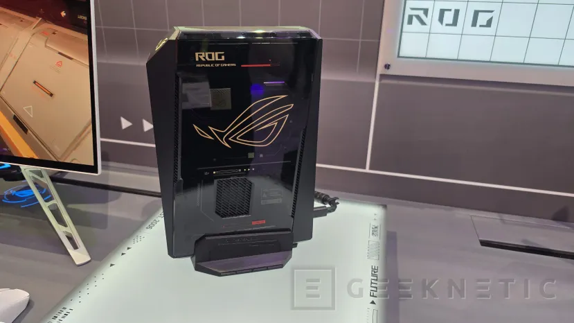 Geeknetic ASUS ROG NUC 16 Edition 20: Un Mini PC de 3 litros con una RTX 5090 3