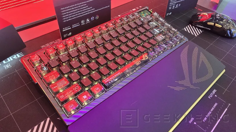 Geeknetic Un ratón de 65.000 DPI y un teclado con fibra de carbono bañados en oro de 24 quilates entre los nuevos periféricos de ASUS ROG 20 aniversario 1