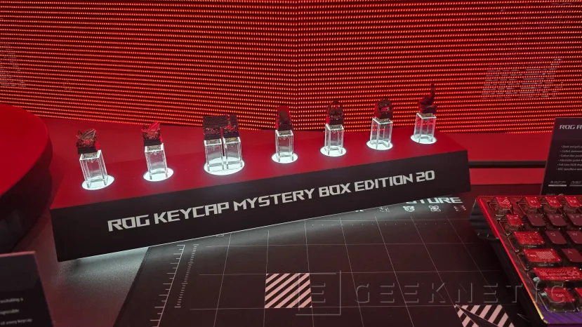 Geeknetic Un ratón de 65.000 DPI y un teclado con fibra de carbono bañados en oro de 24 quilates entre los nuevos periféricos de ASUS ROG 20 aniversario 4