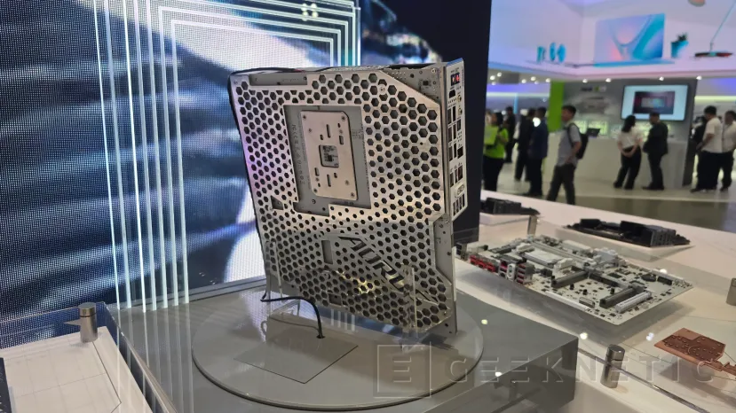 Geeknetic Gigabyte presenta este COMPUTEX 2026 su placa AORUS X870E Infinity Next con 64 fases y disipadores de metal impresos en 3D 3