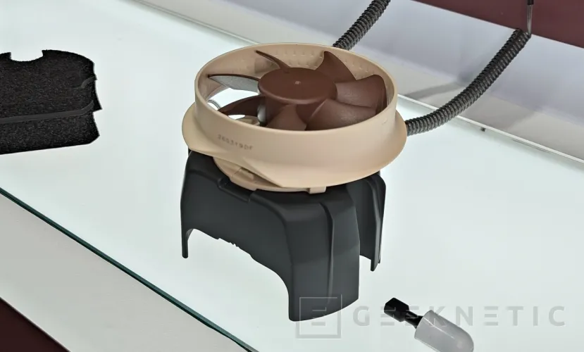 Geeknetic NL-LC1: La primera refrigeración líquida AiO de Noctua llega con aislamiento acústico en el bloque 6