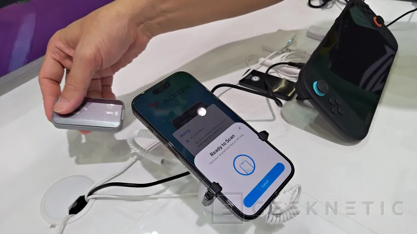 Geeknetic ADATA lleva a Computex 2026 el Urban TapSafe, un SSD externo que se desbloquea con NFC y alcanza 1900 MB/s  2