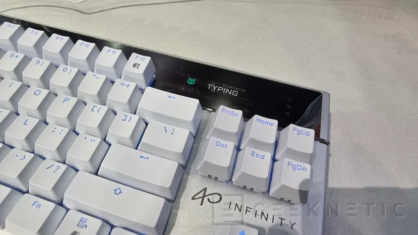 Geeknetic GIGABYTE enseña en el Computex 2026 sus nuevos AORUS K10 INFINITY y M10 INFINITY 2