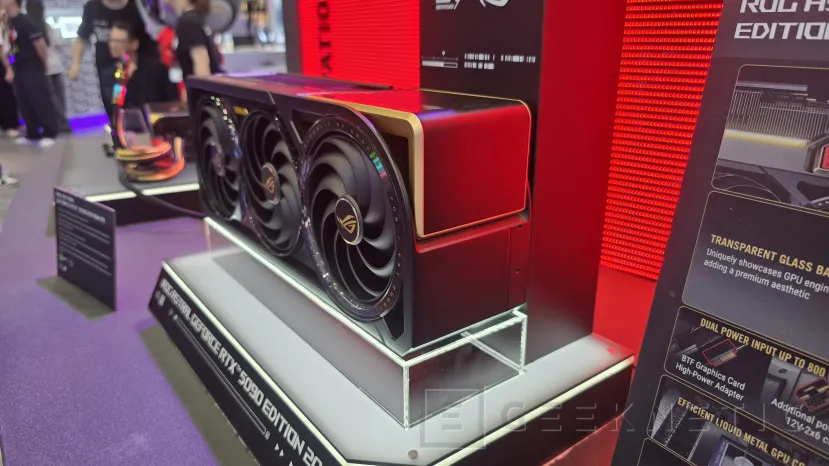 Geeknetic ASUS ROG Astral GeForce RTX 5090 Edition 20: la impresionante tarjeta gráfica de 5 slots con pantalla curva y 4 ventiladores 1