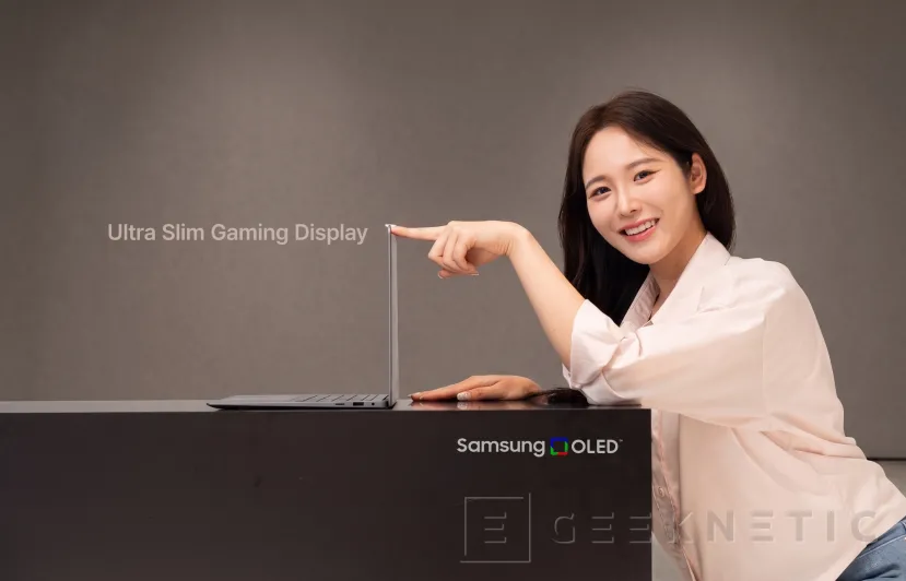 Geeknetic Samsung muestra el panel OLED Ultra Slim para portátiles gaming que reduce el grosor un 20% sin perder calidad de imagen 1