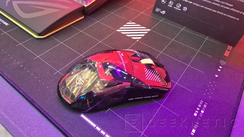 Geeknetic Un ratón de 65.000 DPI y un teclado con fibra de carbono bañados en oro de 24 quilates entre los nuevos periféricos de ASUS ROG 20 aniversario 5