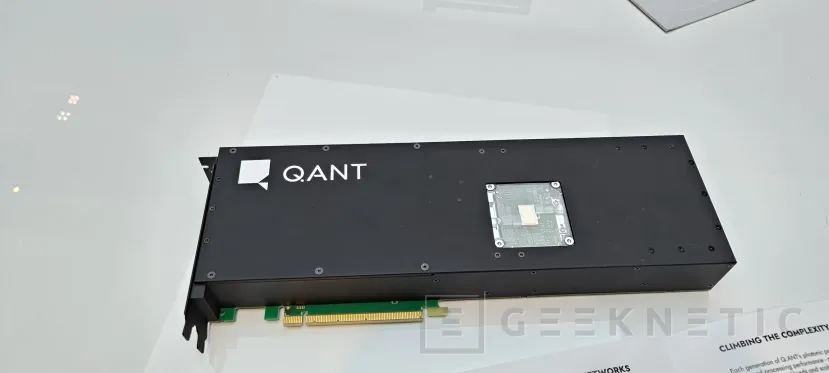 Geeknetic Q.ANT presenta en ISC 2026 un procesador fotónico que promete hasta 50 veces más rendimiento en IA 1