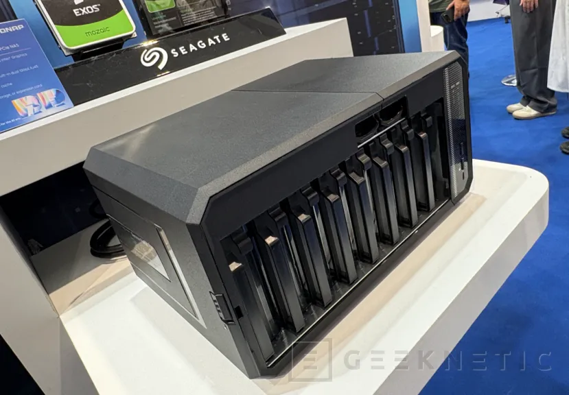 Geeknetic QNAP renueva sus NAS híbridos (HDD+SSD) con conectividad Thunderbolt 4 y USB 4 3
