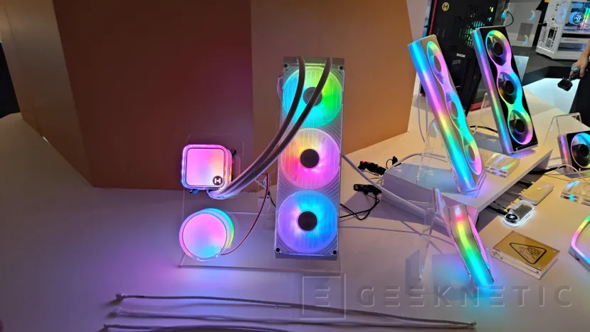 Geeknetic Ventiladores de 360 x 124 x 32 mm con 71,42 CFM y 4,44 mm-H2O: son los THICC FR12 Trio de HYTE 1