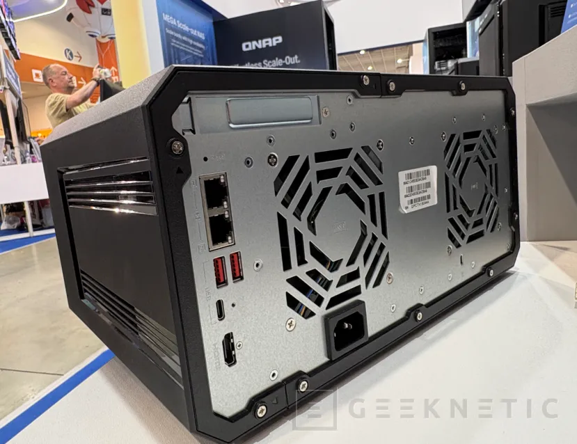 Geeknetic QNAP renueva sus NAS híbridos (HDD+SSD) con conectividad Thunderbolt 4 y USB 4 4