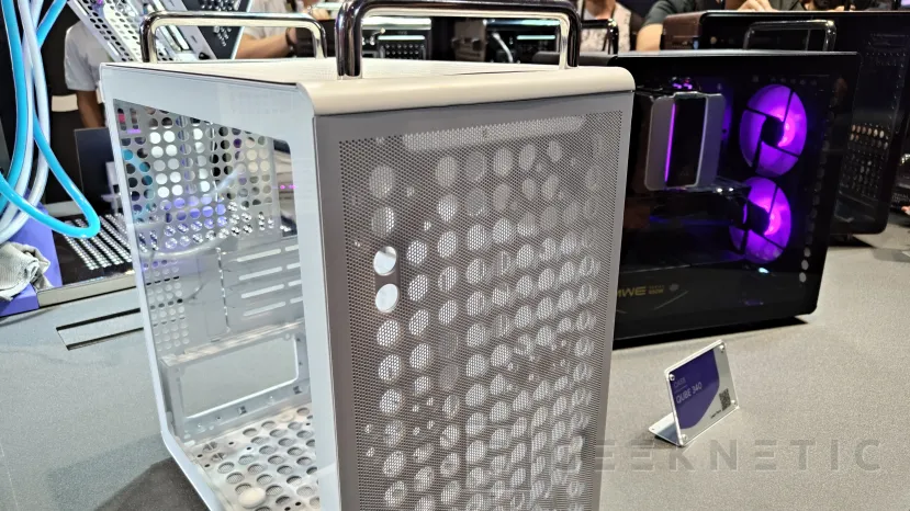 Geeknetic El QUBE 340 de Cooler Master llega al Computex 2026 como la caja mATX más accesible de la serie con GPU de hasta 366 mm 1