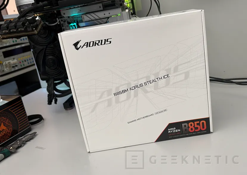 Geeknetic Gigabyte B850M AORUS STEALTH ICE Review: Cero Cables a la Vista, Máximo Rendimiento para AM5 1