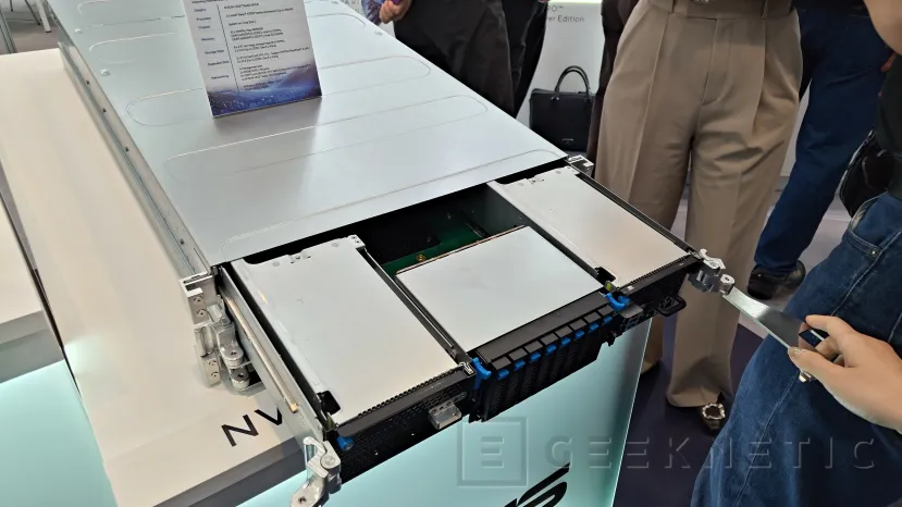 Geeknetic ASUS presenta la XA NR1I-E12LR, su plataforma liquid-cooled con NVIDIA HGX Rubin NVL8 2