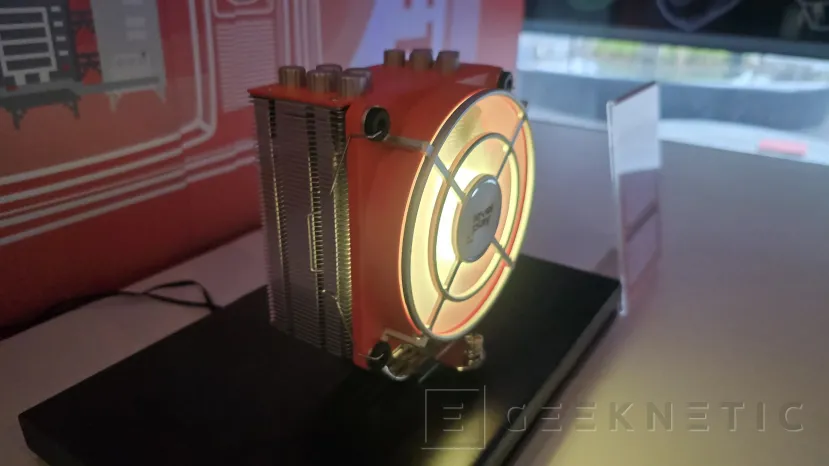 Geeknetic La nueva gama Levelplay Newtro combina estética industrial, un característico color naranja y refrigeración de hasta 350 W 5
