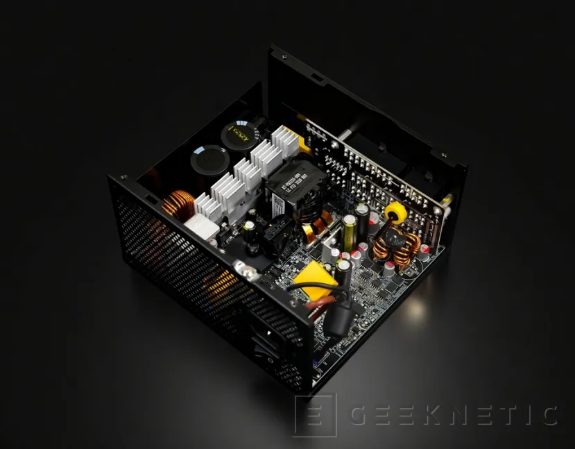 Geeknetic Las nuevas fuentes Elite de Formula V Line llegan hasta 1.000 W, con ATX 3.1, PCIe 5.1 y diseño modular 1