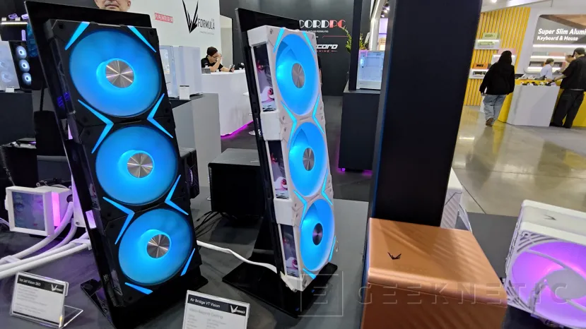 Geeknetic Un disipador de doble torre, una AIO con pantalla de 3,95 pulgadas y ventiladores con TFT: así queda la nueva refrigeración de Formula V Line 3