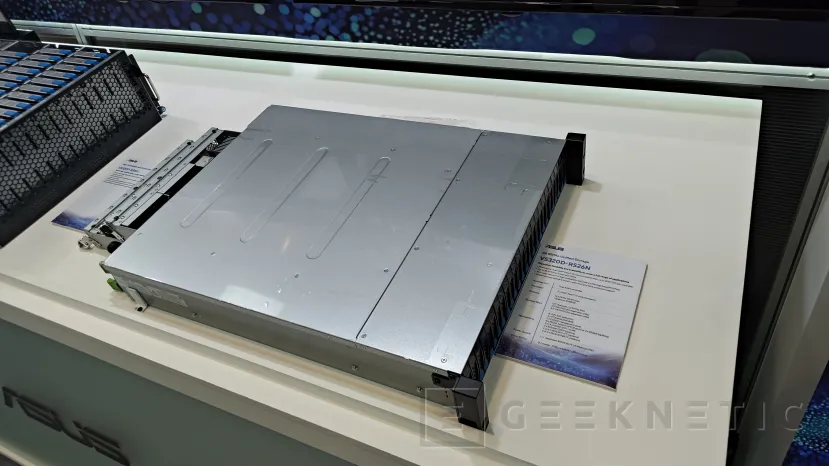 Geeknetic Nuevo ASUS VS320D-RS26N: almacenamiento unificado all-NVMe con hasta 26 SSD U.2 de doble puerto 1