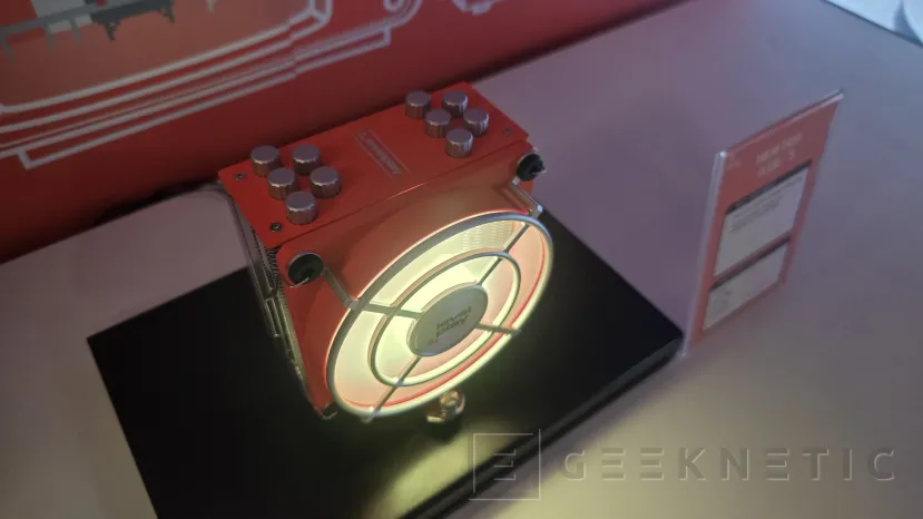 Geeknetic La nueva gama Levelplay Newtro combina estética industrial, un característico color naranja y refrigeración de hasta 350 W 4