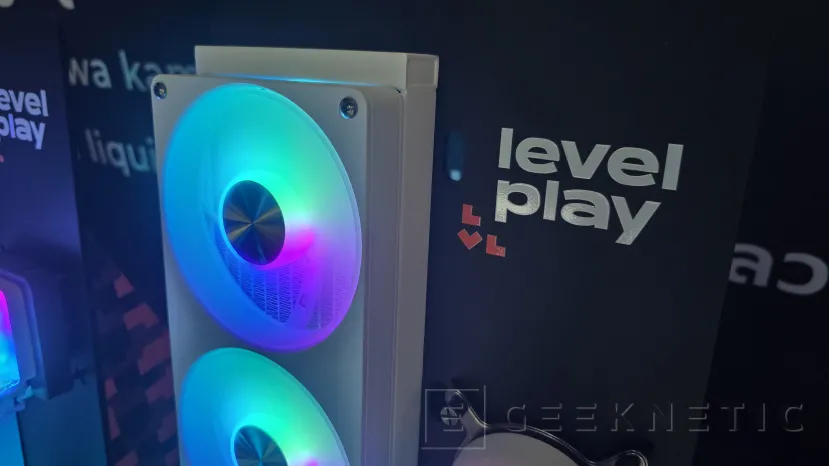 Geeknetic LevelPlay ofrece una alternativa a las RL AiO con pantalla LCD con sus nuevas Nova 360 y Wave 360 2