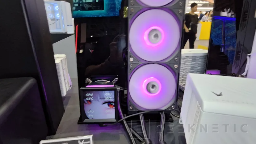Geeknetic Un disipador de doble torre, una AIO con pantalla de 3,95 pulgadas y ventiladores con TFT: así queda la nueva refrigeración de Formula V Line 2