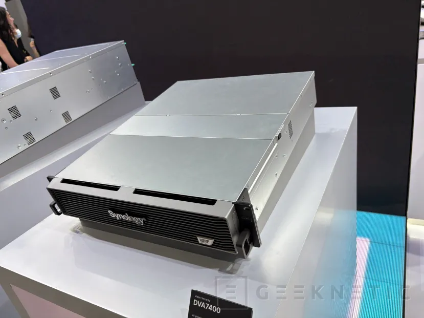 Geeknetic Synology DVA7400 y DVA3000: dos nuevos appliances que reconocen caras, leen matrículas y buscan en el vídeo por texto con IA local 1