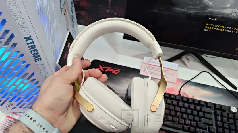 Geeknetic XPG PRECOG Wireless llega al Computex 2026 como el auricular gaming tri-modo con 90 horas de batería y estética Infinite Mirror 1