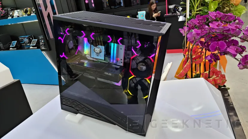 Geeknetic Einarex presenta la Zenith Z600, la caja que convierte los ángulos en argumento de compra 2