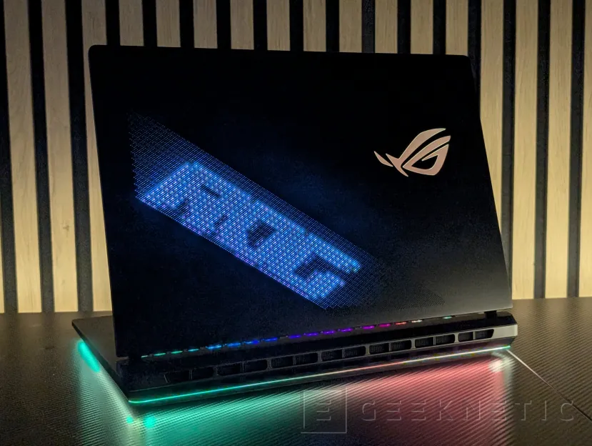 Geeknetic ASUS ROG Strix SCAR 18 (2026) G835LXG Review: El Core Ultra 9 290HX Plus y la RTX 5090 brillan sin limitaciones en el mejor portátil gaming del mundo 2