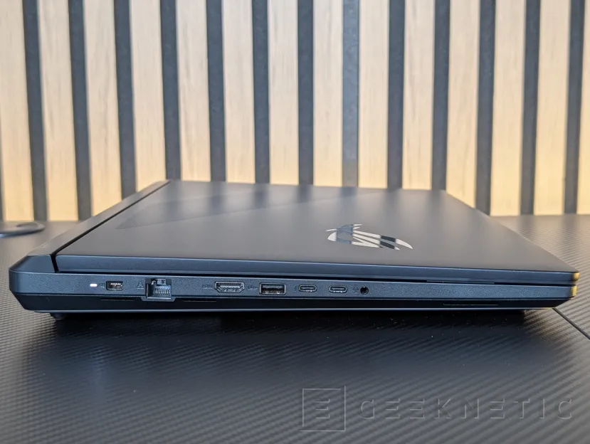 Geeknetic ASUS ROG Strix SCAR 18 (2026) G835LXG Review: El Core Ultra 9 290HX Plus y la RTX 5090 brillan sin limitaciones en el mejor portátil gaming del mundo 4