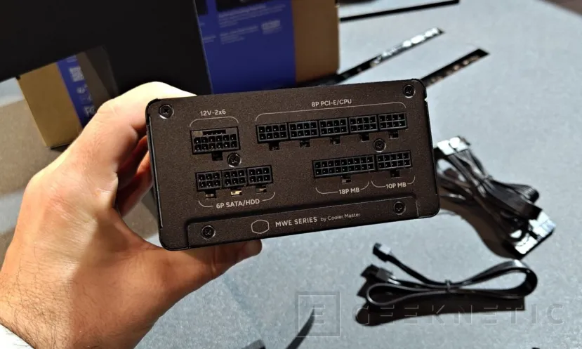 Geeknetic Las nuevas fuentes Cooler Master MWE Gold V4 ya se pueden reservar: llegan con formato ATX 3.1 y un LED que te avisa si peligra tu tarjeta gráfica 3