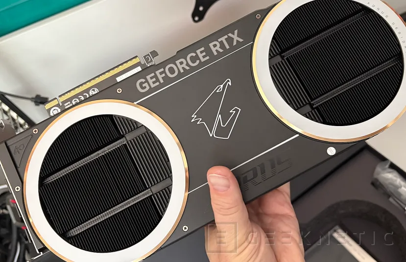 Geeknetic Gigabyte AORUS GeForce RTX 5090 INFINITY 32G Review: Gigabyte celebra su 40 aniversario son su gráfica más rápida y exclusiva 10