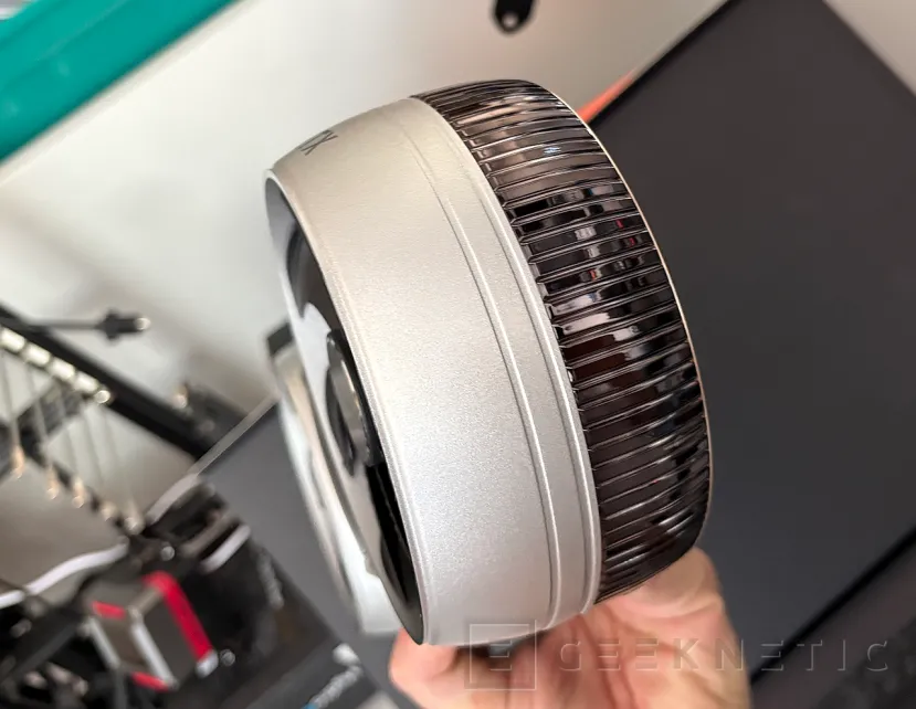 Geeknetic Gigabyte AORUS GeForce RTX 5090 INFINITY 32G Review: Gigabyte celebra su 40 aniversario son su gráfica más rápida y exclusiva 9