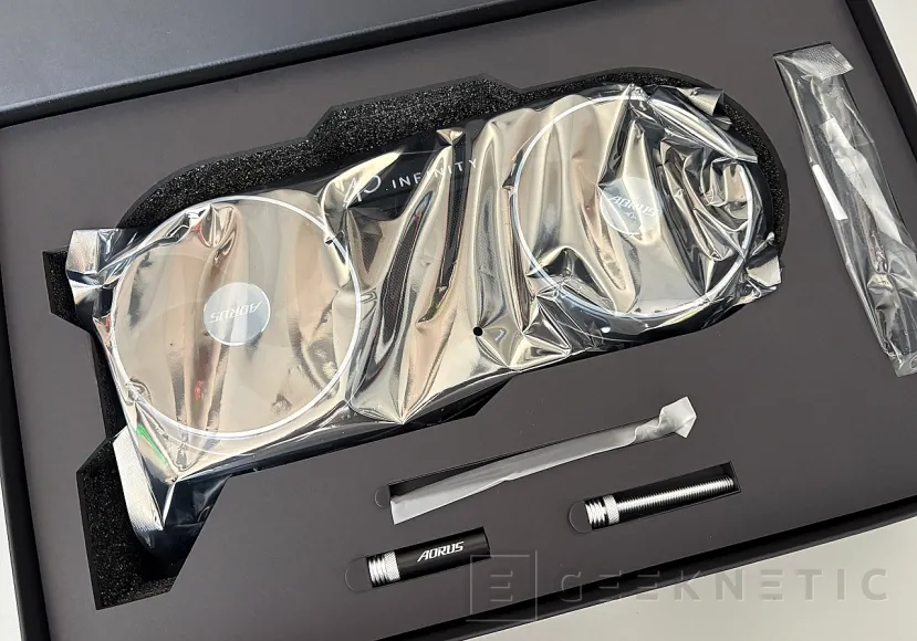 Geeknetic Gigabyte AORUS GeForce RTX 5090 INFINITY 32G Review: Gigabyte celebra su 40 aniversario son su gráfica más rápida y exclusiva 2