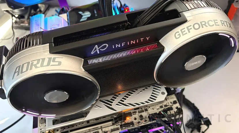 Geeknetic Gigabyte AORUS GeForce RTX 5090 INFINITY 32G Review: Gigabyte celebra su 40 aniversario son su gráfica más rápida y exclusiva 16