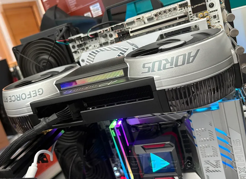 Geeknetic Gigabyte AORUS GeForce RTX 5090 INFINITY 32G Review: Gigabyte celebra su 40 aniversario son su gráfica más rápida y exclusiva 18