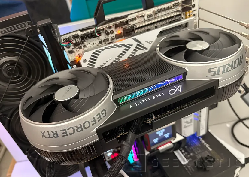 Geeknetic Gigabyte AORUS GeForce RTX 5090 INFINITY 32G Review: Gigabyte celebra su 40 aniversario son su gráfica más rápida y exclusiva 66