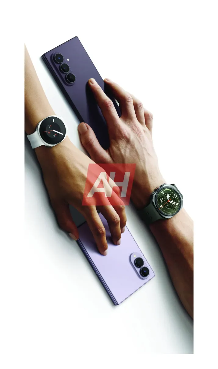 Geeknetic Se filtran más imágenes de los Samsung Galaxy Z Flip8, Z Fold8, Z Fold8 Ultra y de los Watch 9 y Watch Ultra 2 3