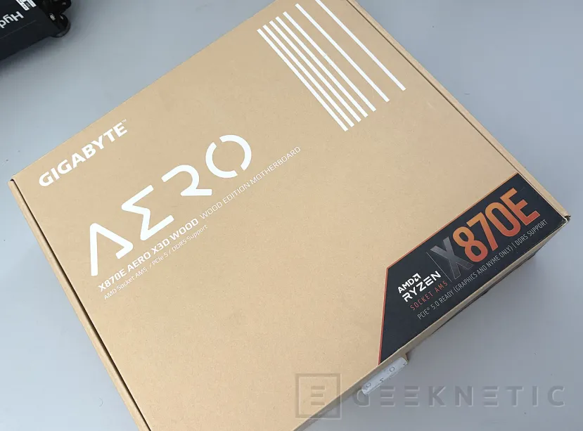 Geeknetic Gigabyte X870E AERO X3D WOOD Review: el estilo de los materiales nobles se combina con una técnica impecable 1