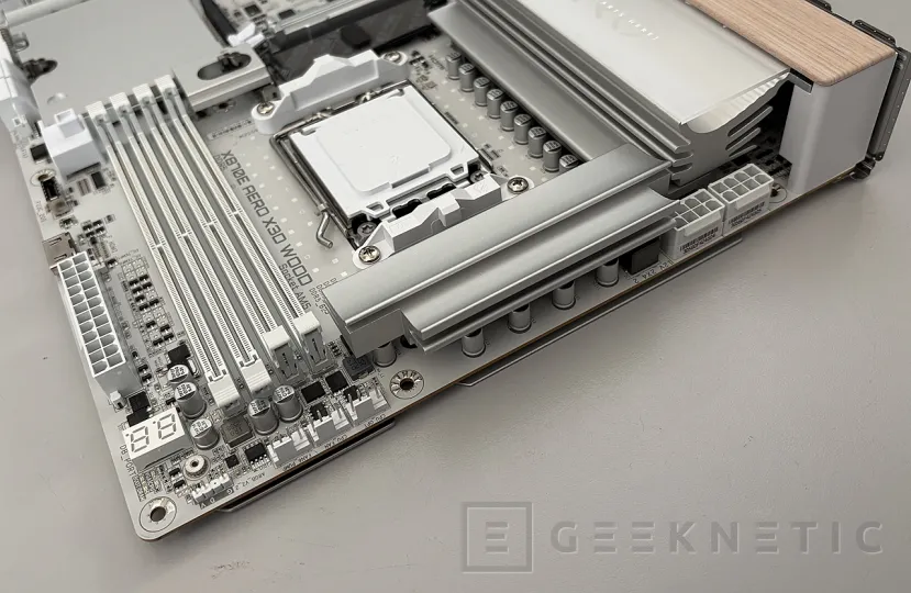 Geeknetic Gigabyte X870E AERO X3D WOOD Review: el estilo de los materiales nobles se combina con una técnica impecable 20