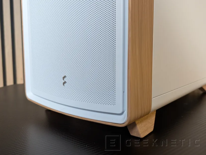 Geeknetic Fractal Design Summit Review: madera de roble curvada, mucho espacio y un montaje sorprendentemente cómodo 3