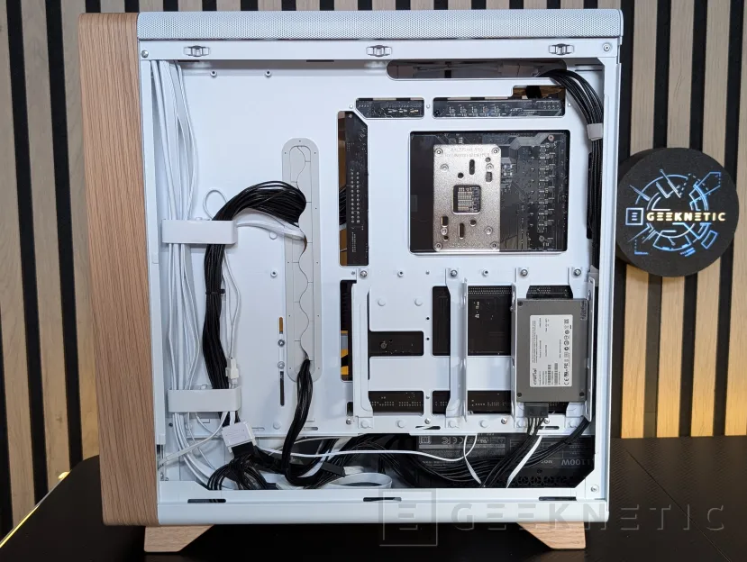 Geeknetic Fractal Design Summit Review: madera de roble curvada, mucho espacio y un montaje sorprendentemente cómodo 23