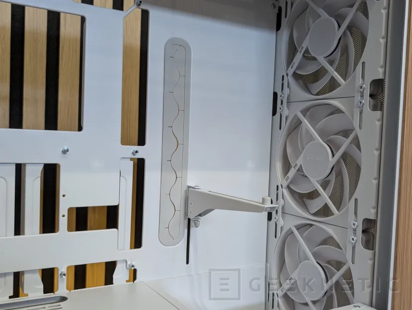 Geeknetic Fractal Design Summit Review: madera de roble curvada, mucho espacio y un montaje sorprendentemente cómodo 12