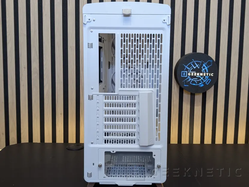 Geeknetic Fractal Design Summit Review: madera de roble curvada, mucho espacio y un montaje sorprendentemente cómodo 7