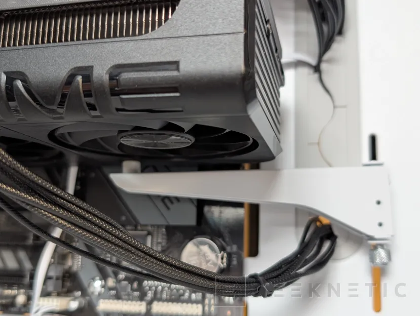 Geeknetic Fractal Design Summit Review: madera de roble curvada, mucho espacio y un montaje sorprendentemente cómodo 19