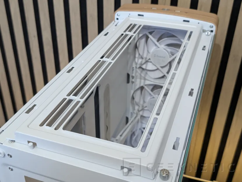 Geeknetic Fractal Design Summit Review: madera de roble curvada, mucho espacio y un montaje sorprendentemente cómodo 13